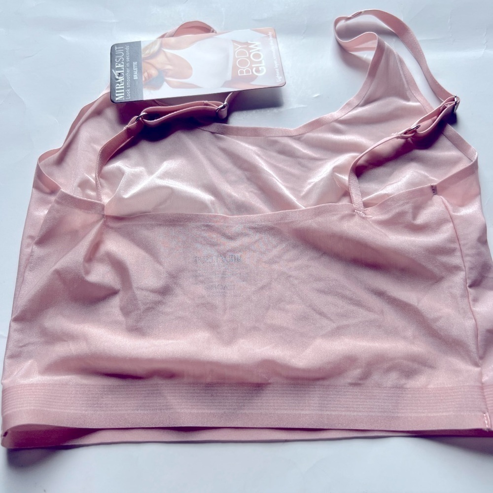 New Miraclesuit Women's Body Glow
Light Shaping Bralette 2427 Rose
Bisque M - Picture 6 of 9